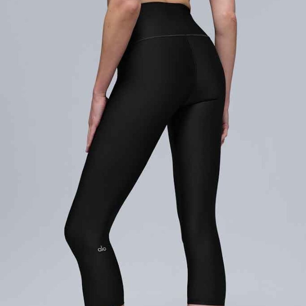 EUC $124 Alo Yoga High-Waist Airlift Capri Black Leggings Size XSMALL